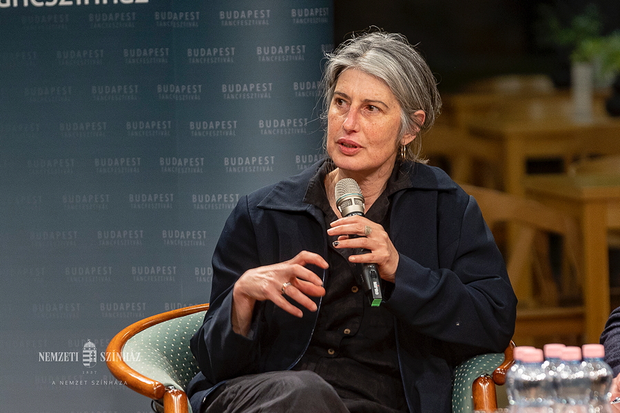 net 10TheatreOlympics Tritych PeepingTom eorifoto 57