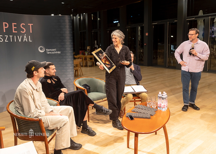 net 10TheatreOlympics Tritych PeepingTom eorifoto 67